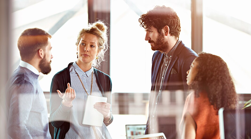 Elimine los silos de seguridad y proteja a los usuarios