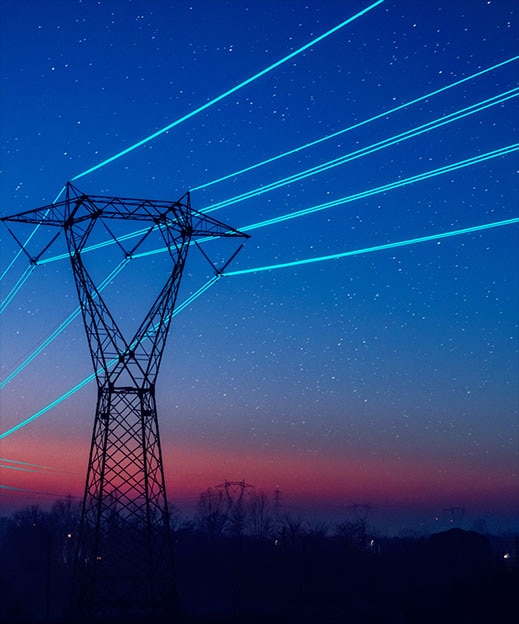 torre eléctrica y líneas de alta tensión